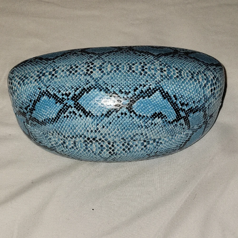 Blue Snake Pattern Reptile Hide - Picture 1 of 6